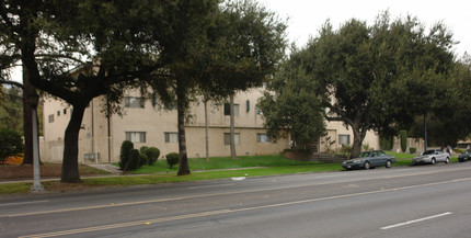 Orange Grove Towers in Pasadena, CA - Building Photo - Building Photo