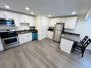 6471 Zelzah Ave, Unit 1 in Reseda, CA - Building Photo - Building Photo