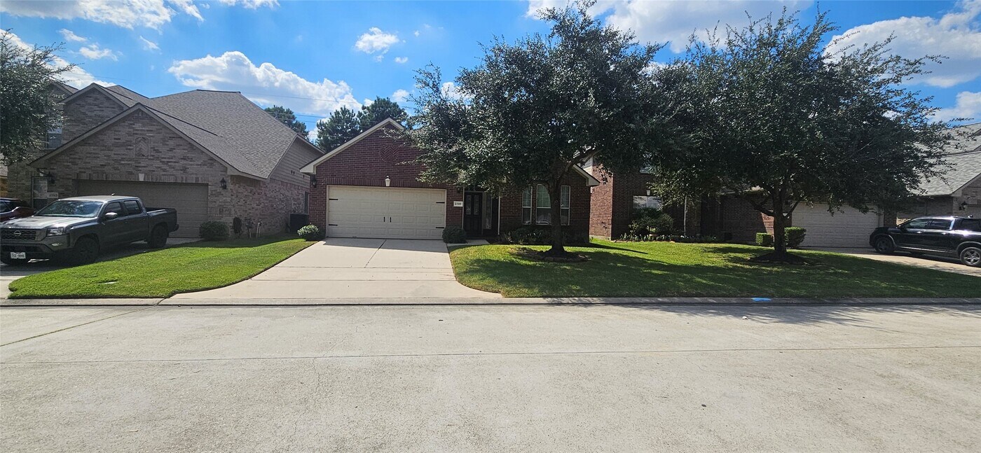 23319 W Pine Ivy Ln in Tomball, TX - Building Photo