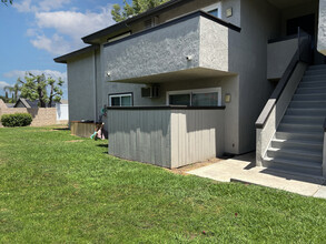 Bendricon Apartments in Lake Forest, CA - Foto de edificio - Primary Photo