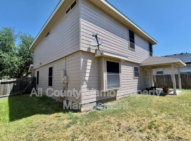 10316 Artesia Wells in Universal City, TX - Building Photo - Building Photo