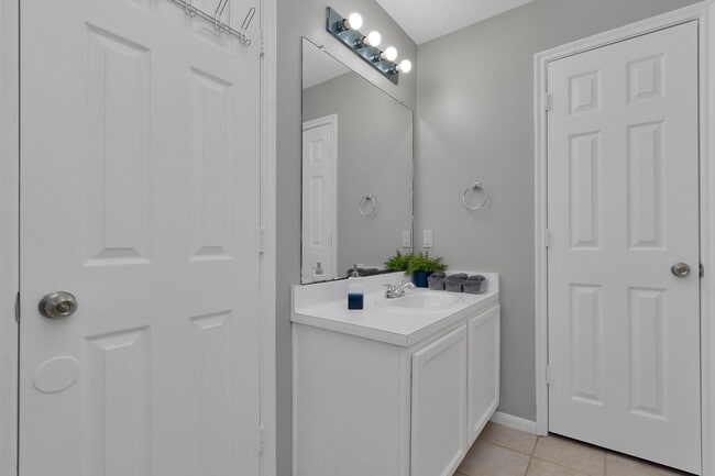 5822 Santa Bernadetta