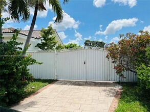 15765 SW 139th Ave in Miami, FL - Building Photo - Building Photo