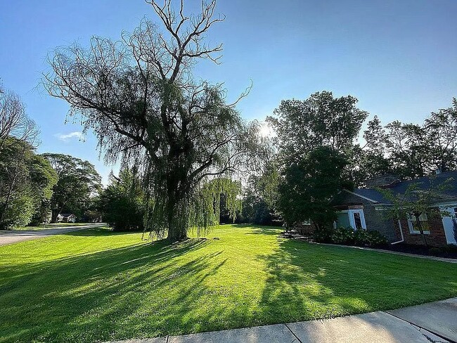property at 16249 Elizabeth St