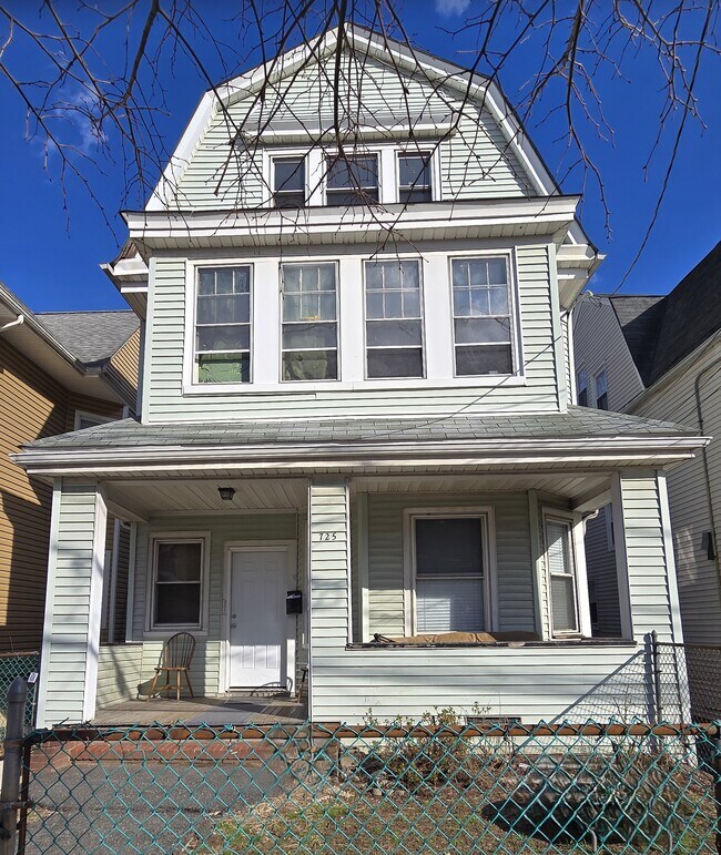 property at 725 Mt Prospect Ave