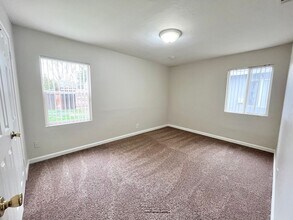 1710-1712 Madrone Ave in West Sacramento, CA - Building Photo - Building Photo