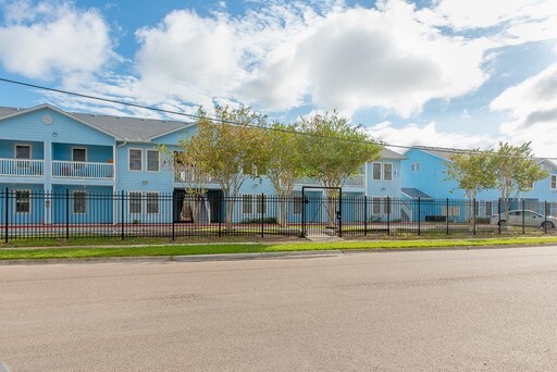 Miracle Apartments in Corpus Christi, TX - Foto de edificio - Building Photo