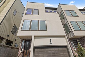 906 W 17th St-Unit -E in Houston, TX - Foto de edificio - Building Photo