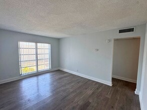 4501 Treehouse Ln in Tamarac, FL - Building Photo - Building Photo