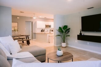 2616 S Crystal Lake Dr, Unit B in Orlando, FL - Building Photo - Building Photo