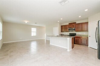 36125 Stable Wilk Ave in Zephyrhills, FL - Building Photo - Building Photo