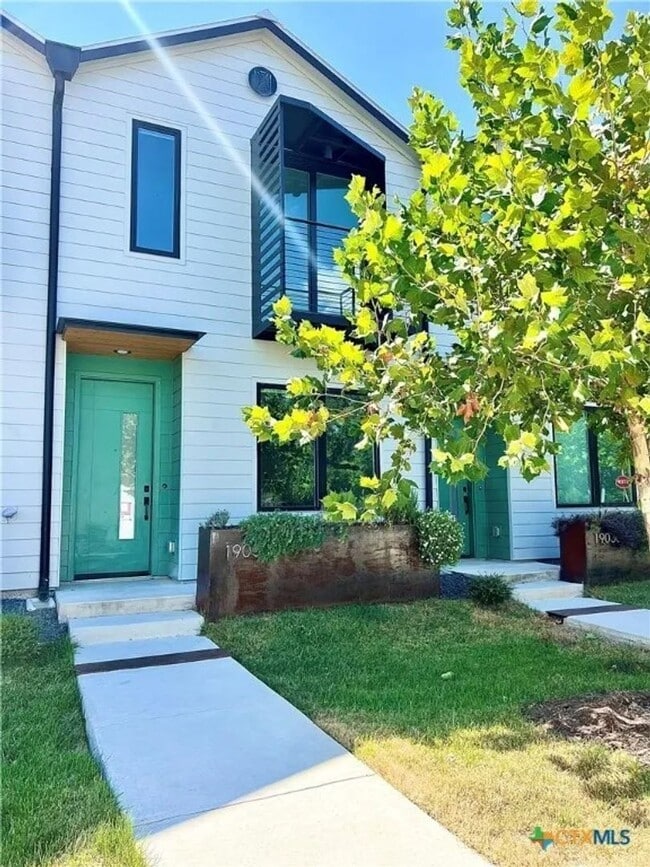 1903 Dutton Dr in San Marcos, TX - Foto de edificio - Building Photo