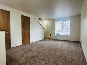 8314 SE Yamhill St in Portland, OR - Building Photo - Building Photo