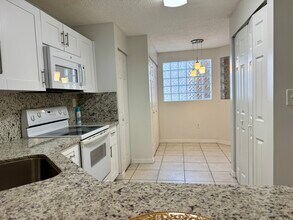 10022 Hammocks Blvd in Miami, FL - Building Photo - Building Photo