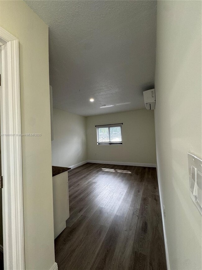 15831 SW 106th Ave in Miami, FL - Building Photo - Building Photo