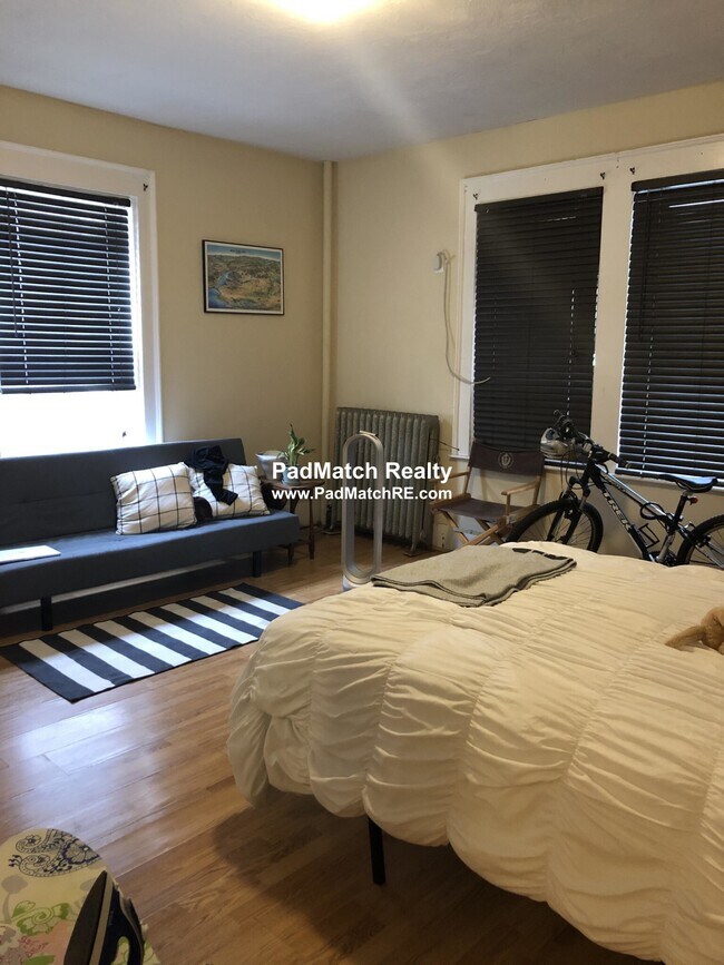 1269 Commonwealth Ave, Unit 2 in Boston, MA - Foto de edificio - Building Photo