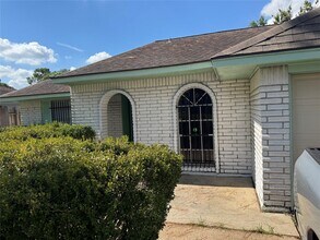 9835 Eblen Dr in Houston, TX - Building Photo - Building Photo