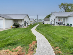 The Grasslands in Cave City, KY - Foto de edificio - Building Photo