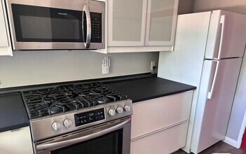 1467 N Hilltop Dr in Azusa, CA - Building Photo - Building Photo