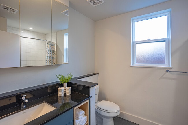 Plaza Flats in Oklahoma City, OK - Building Photo - Interior Photo