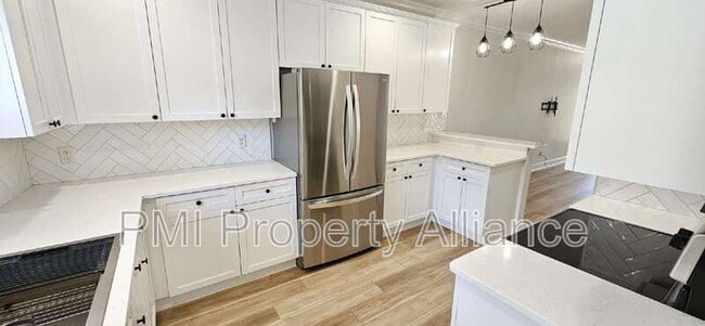 property at 945 N Fern Creek Ave