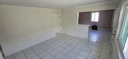 23401 Catskill Ave, Unit Duplex Rear Unit in Carson, CA - Foto de edificio - Building Photo