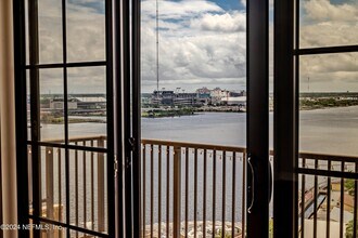 1478 Riverplace Blvd in Jacksonville, FL - Foto de edificio - Building Photo