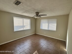 6135 Longchamp Dr in Jacksonville, FL - Building Photo - Building Photo