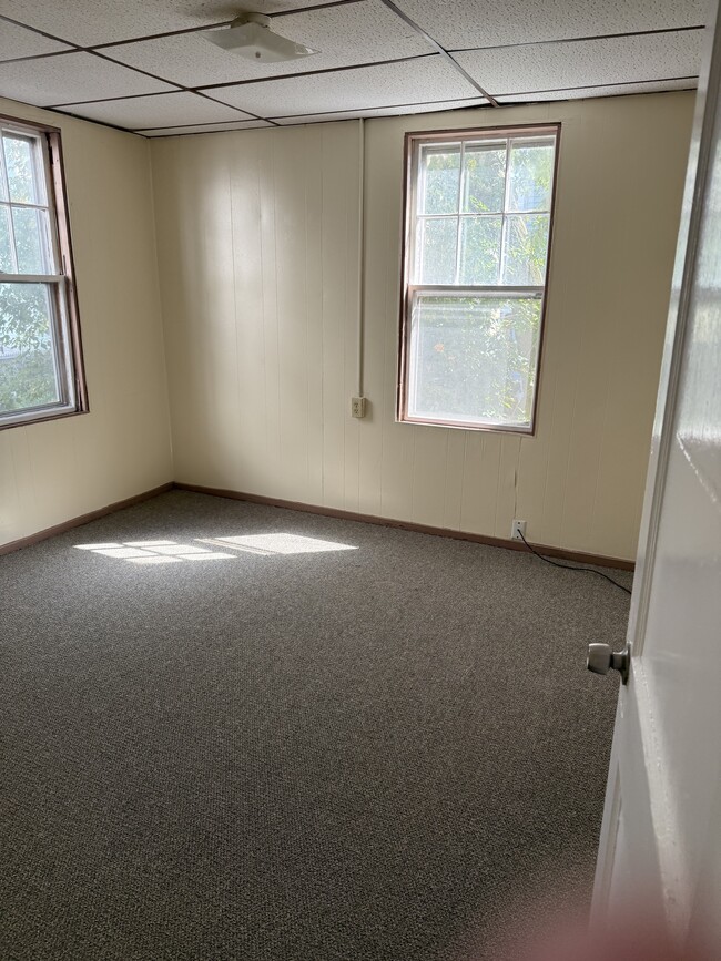 47 Juniper St, Unit 1 in Lawrence, MA - Foto de edificio - Building Photo