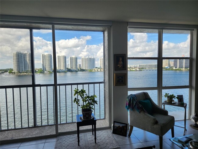 17600 N Bay Rd, Unit N905 in Sunny Isles Beach, FL - Building Photo - Building Photo