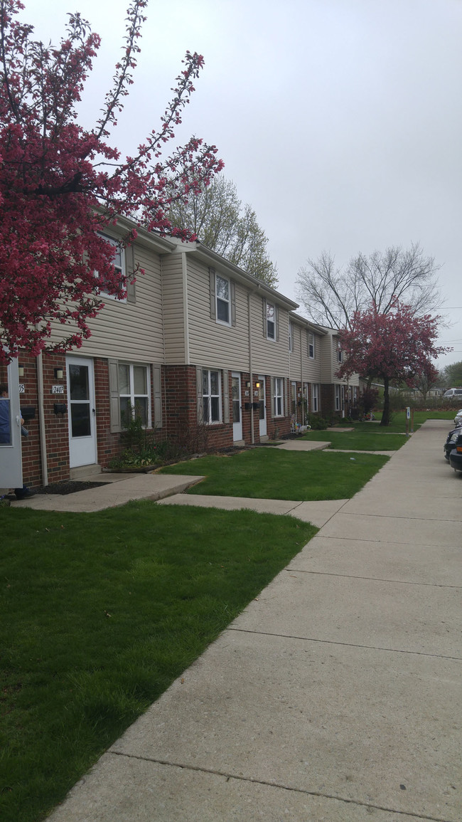 Melrose Village Apartments in Findlay, OH - Foto de edificio - Building Photo