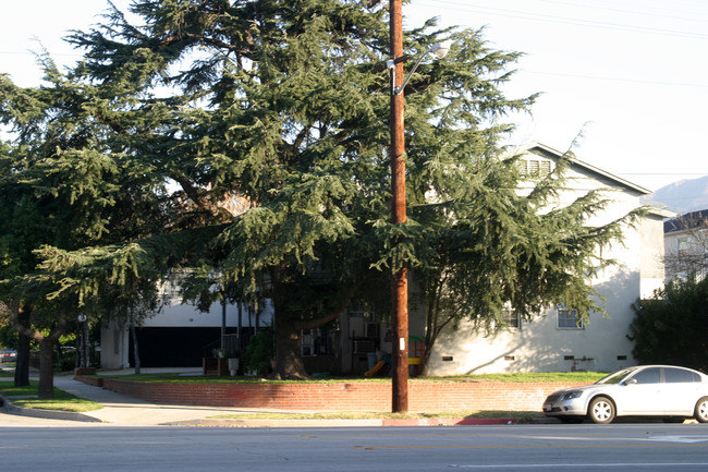 1919 W Victory Blvd in Burbank, CA - Building Photo - Building Photo