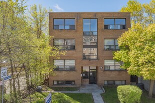 7 Glazebrook Ave in Toronto, ON - Building Photo