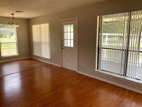 62 Laurel Ct in Cleveland, TX - Building Photo - Building Photo