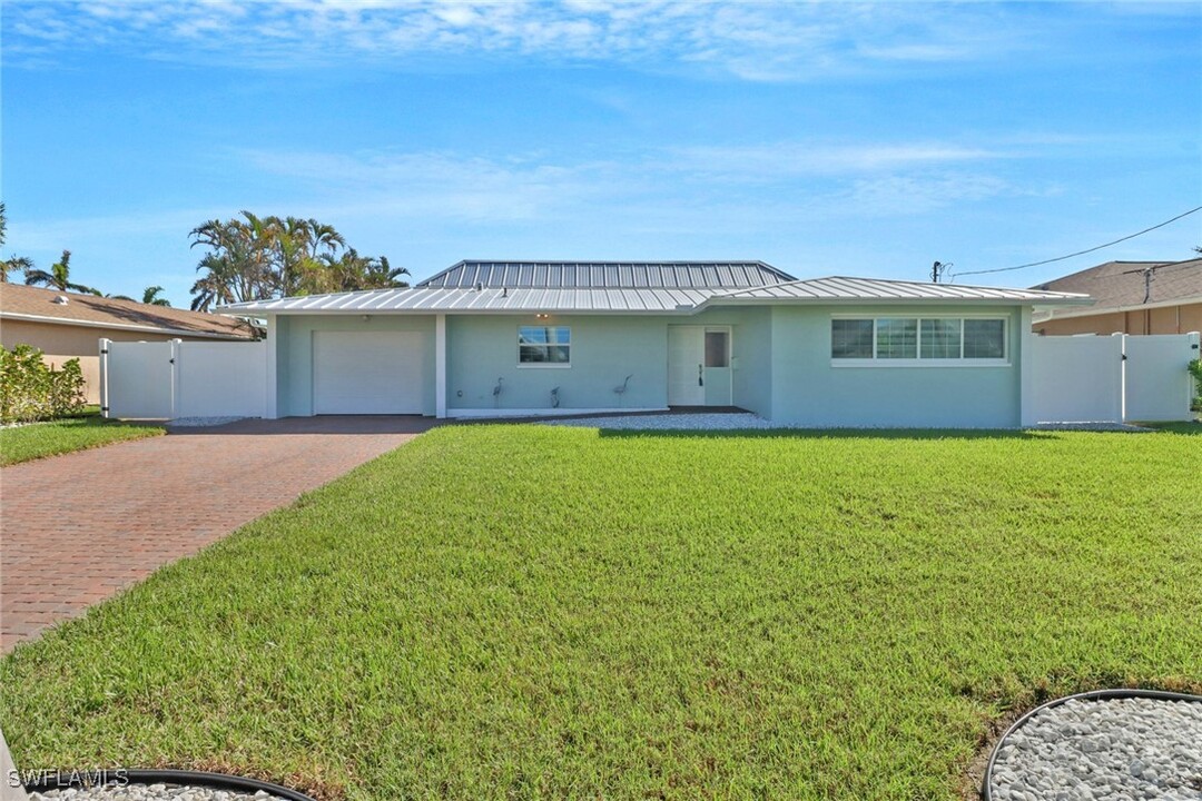 3501 SE 22nd Ave in Cape Coral, FL - Building Photo