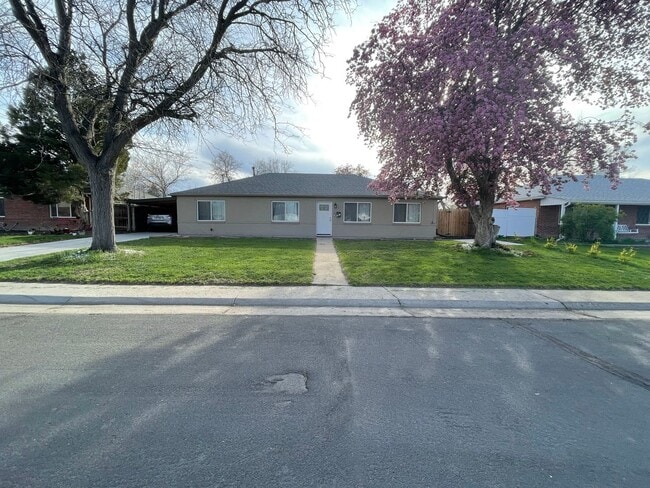 property at 901 N Revere St