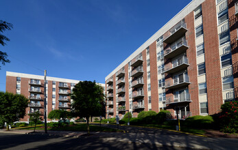 Park Place Condo in Suffern, NY - Building Photo - Building Photo