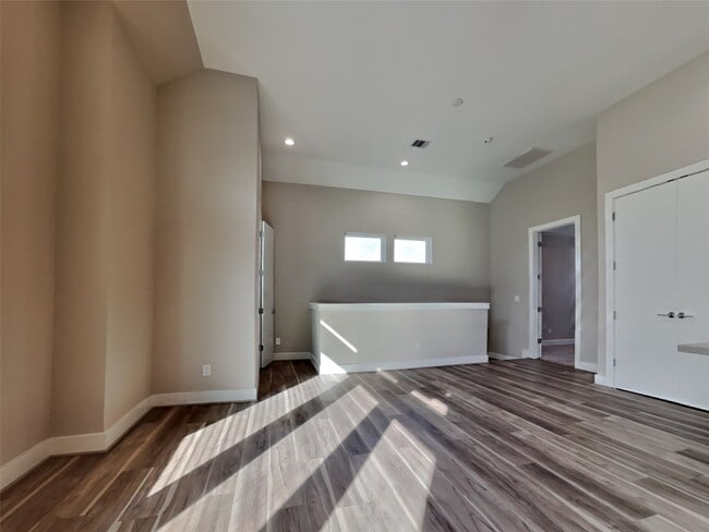 5902 Gardendale Dr