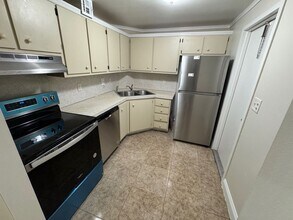 3101 Oakland Shores Dr in Oakland Park, FL - Foto de edificio - Building Photo