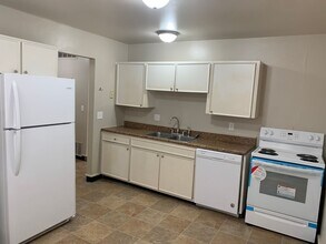 2410 W Savannah St in Wichita, KS - Building Photo - Building Photo