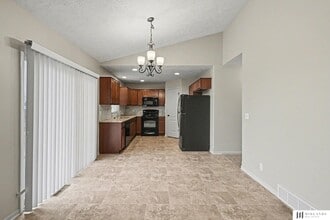 16603 Dora Hamann Pkwy in Omaha, NE - Foto de edificio - Building Photo