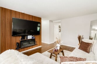 Willow Bend in Hilliard, OH - Building Photo - Building Photo