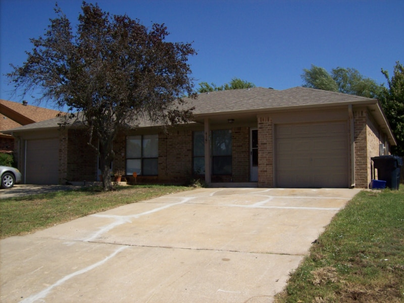 410 S Greengate Dr in Yukon, OK - Building Photo
