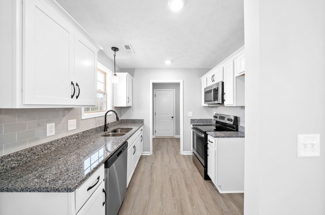 829 Southside Rd in Cunningham, TN - Building Photo - Building Photo