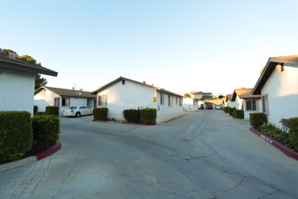 Arena Circle Apartments in Vista, CA - Building Photo - Building Photo