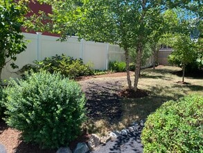 26 Mineral St, Unit #2 in Ipswich, MA - Foto de edificio - Building Photo