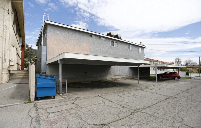 2439 Keystone St in Burbank, CA - Foto de edificio - Building Photo