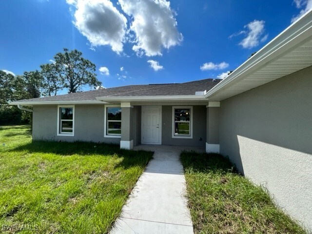 842 Cervantes St E in Lehigh Acres, FL - Building Photo