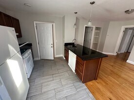 32 Fleet St, Unit 7 in Boston, MA - Building Photo