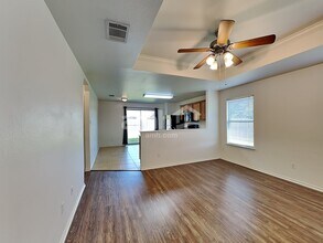 100 Meadow Lark Ln in Hutto, TX - Building Photo - Building Photo